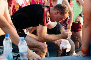 Nha Trang, Khanh Hoa Eyaleti, Vietnam - 11 Ağustos 2024: VnExpress nha trang maratonunun katılımcısı.