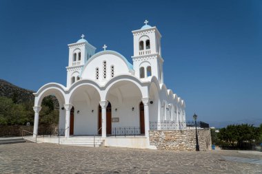 Glifa, Paros 'taki hayat veren kilise.