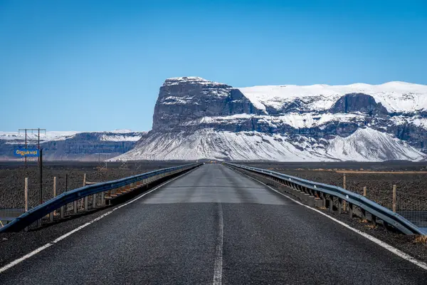 Lonely Road Mountain Distance Iceland Royalty Free Stock Photos
