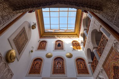Fez 'deki Riad Avlusu, Fas Mimarisinin Ortasındaki Huzurlu Vaha, Fas