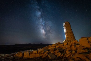Samanyolu Oliete Teruel 'deki İber Köyü üzerinde
