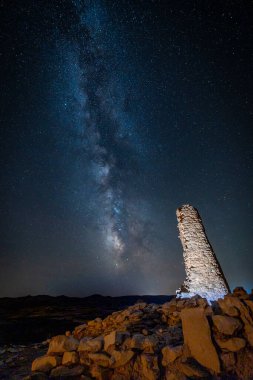 Samanyolu Oliete Teruel 'deki İber Köyü üzerinde