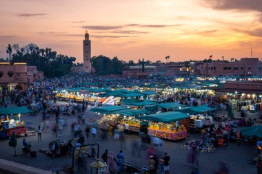Jemaa el Fnaa Meydanı, Fas, Marakeş, Dusk 'ta.