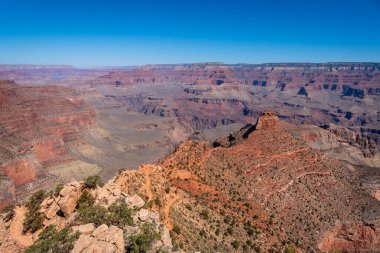 Büyük Kanyon Cedar Tepesi Bitişik Kanyonların Geniş Görüş Alanı, ABD