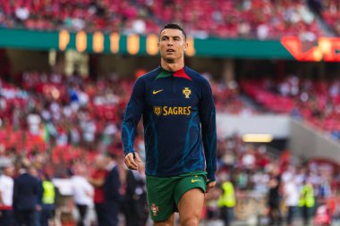 Cristiano Ronaldo, Portekiz ve Bosna-Hersek milli takımları arasında Estadio Da Luz, Lizbon, Portekiz 'de oynanan UEFA Euro 2024 ön eleme maçından önce ısınıyor. (Maciej Rogowski)
