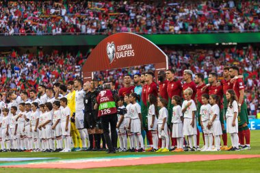 Her iki takım da Portekiz ve Bosna-Hersek milli takımları arasında Estadio Da Luz, Lizbon, Portekiz 'de oynanan UEFA Euro 2024 ön eleme maçından önce. (Maciej Rogowski)