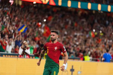 Bruno Fernandes, Portekiz ve Bosna-Hersek milli takımları arasında oynanan UEFA Euro 2024 ön eleme maçında Portekiz 'in Lizbon kenti Estadio Da Luz' da gol attıktan sonra bunu kutluyor. (Maciej Rogowski)