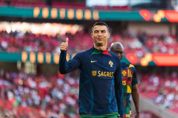 Cristiano Ronaldo, Portekiz ve Bosna-Hersek milli takımları arasında Estadio Da Luz, Lizbon, Portekiz 'de oynanan UEFA Euro 2024 ön eleme maçından önce ısınıyor. (Maciej Rogowski)