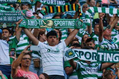 Sporting CP ve Villarreal CF arasındaki Trofeu Cinco Violinos maçında taraftarlar Estadio Jose Alvalade, Lizbon, Portekiz 'de maç yapıyorlar. (Maciej Rogowski)