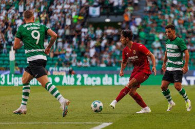 Portekiz, Lizbon 'da Estadio Jose Alvalade' de, Sporting CP ve Villarreal CF arasında oynanan Trofeu Cinco Violinos maçında Pedro Goncalf ile düello yaptı. (Maciej Rogowski)