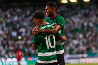 Marcus Edwards, Portekiz 'deki Estadio Jose Alvalade' de, Sporting CP ve Villarreal CF arasında oynanan Trofeu Cinco Violinos maçında attığı golü kutluyor. (Maciej Rogowski)
