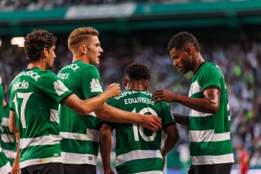 Marcus Edwards, Portekiz 'deki Estadio Jose Alvalade' de, Sporting CP ve Villarreal CF arasında oynanan Trofeu Cinco Violinos maçında attığı golü kutluyor. (Maciej Rogowski)