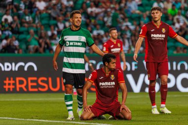 Pedro Goncalves, Portekiz, Lizbon 'da Estadio Jose Alvalade' de CP ve Villarreal CF arasında oynanan Trofeu Cinco Violinos maçında Aissa Mandi ile düello yaptı. (Maciej Rogowski)