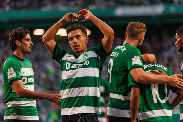 Marcus Edwards, Portekiz 'deki Estadio Jose Alvalade' de, Sporting CP ve Villarreal CF arasında oynanan Trofeu Cinco Violinos maçında attığı golü kutluyor. (Maciej Rogowski)