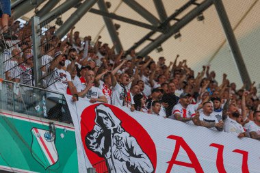 PKO BP Ekstraklasa 2023 / 24 maçında Marshall Jozef Pilsudski 'nin Polonya' daki Legia, Varşova Belediye Stadyumu 'nda Legia Warszawa ve LKS Lodz arasında oynanan maçın taraftarları. (Maciej Rogowski)