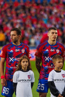 Giannis Papanthe ve Bogdan Racovitan, 2023 / 24 UEFA Şampiyonlar Ligi 2. tur eleme maçında Rakow Czestochowa ile Kazag FK arasında Miejski Stadion Pilkarski RKS Rakow Czestochowa, Czestochowa, Polonya. (Maciej Rogowski)