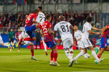 Bogdan Racovitan ve Kevin Medina, 2023 / 24 UEFA Şampiyonlar Ligi eleme turu sırasında Rakow Czestochowa ve Qarabag FK arasında Miejski Stadion Pilkarski RKS Rakow Czestochowa, Czestochowa, Polonya. (Maciej Rogowski)
