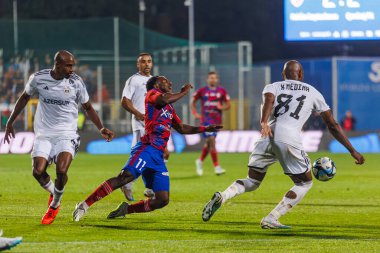John Yeboah, 2023 / 24 UEFA Şampiyonlar Ligi eleme turu sırasında Rakow Czestochowa ve Qarabag FK arasında Miejski Stadion Pilkarski RKS Rakow Czestochowa, Czestochowa, Polonya 'da oynanan karşılaşma elemeleri sırasında. (Maciej Rogowski)