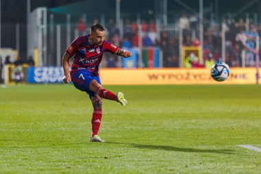Fran Tudor UEFA Şampiyonlar Ligi 2023 / 24 2. eleme turu sırasında Rakow Czestochowa ve Qarabag FK arasında Miejski Stadion Pilkarski RKS Czestochowa, Czestochowa, Polonya 'da oynandı. (Maciej Rogowski)