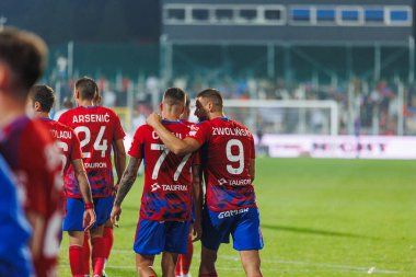 Rakow 'un oyuncuları, Polonya' nın başkenti Czestochowa 'daki Miejski Stadion Pilkarski RKS Rakow Czestochowa' da Rakow Czestochowa ile Qarabag FK arasında oynanan 2023 / 24 UEFA Şampiyonlar Ligi ikinci tur karşılaşmasını kutluyorlar. (Maciej Rogowski)