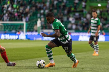 Portekiz Ligi 2022 / 23 maçında Arthur Gomes ile Portekiz 'deki Estadio Jose Alvalade' de oynayan CS Maritimo arasında. (Maciej Rogowski)