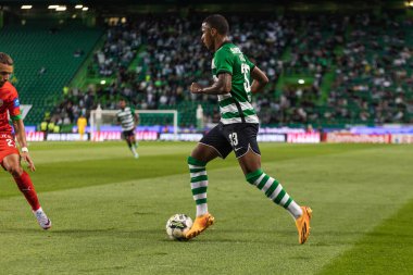 Portekiz Ligi 2022 / 23 maçında Arthur Gomes ile Portekiz 'deki Estadio Jose Alvalade' de oynayan CS Maritimo arasında. (Maciej Rogowski)