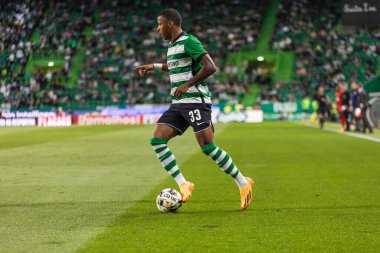 Portekiz Ligi 2022 / 23 maçında Arthur Gomes ile Portekiz 'deki Estadio Jose Alvalade' de oynayan CS Maritimo arasında. (Maciej Rogowski)