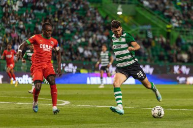 Paulinho, Portekiz Ligi 2022 / 23 maçında Portekiz Ligi takımlarından Zainadine Junior ile Estadio Jose Alvalade, Lizbon, Portekiz 'de mücadele etti. (Maciej Rogowski)