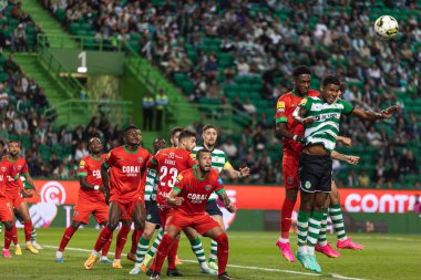 Portekiz Ligi 2022 / 23 maçında Matheus Reis ile Portekiz 'deki Estadio Jose Alvalade, Lizbon' da oynayan Sporting CP ve CS Maritimo arasındaki düelloda Zainadine Junior düello yaptı. (Maciej Rogowski)