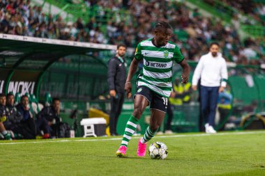 Portekiz Ligi 2022 / 23 maçında Estadio Jose Alvalade, Lizbon 'da Sporting CP ve CS Maritimo arasında Issahaku Fatawu. (Maciej Rogowski)