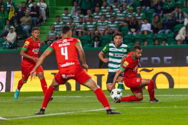 Pedro Goncalves, Portekiz 'in Lizbon şehrindeki Estadio Jose Alvalade' de Sporting CP ve CS Maritimo arasında oynanan 2022 / 23 maçında bir golde asistanlık yapmaktadır. (Maciej Rogowski)
