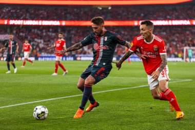 Andre Horta, Portekiz Ligi 2022 / 23 maçında Portekiz 'in Lisboa şehrinde oynayan SL Benfica ve SC Braga arasında Alejandro Grimaldo ile düello yaptı. (Maciej Rogowski)