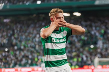 Viktor Gyokeres, Portekiz Liga CP ile Portekiz 'in Lizbon kenti Estadio Jose Alvalade' de FC Vizela arasında oynadığı 23 / 24 'lük maçta attığı ilk golü kutluyor. (Maciej Rogowski)