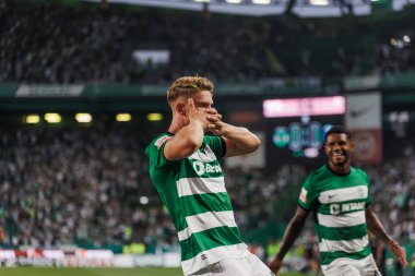 Viktor Gyokeres, Portekiz Liga CP ile Portekiz 'in Lizbon kenti Estadio Jose Alvalade' de FC Vizela arasında oynadığı 23 / 24 'lük maçta attığı ilk golü kutluyor. (Maciej Rogowski)