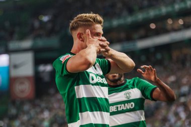 Viktor Gyokeres, Portekiz Liga CP ile Portekiz 'in Lizbon kenti Estadio Jose Alvalade' de FC Vizela arasında oynadığı 23 / 24 'lük maçta attığı ilk golü kutluyor. (Maciej Rogowski)