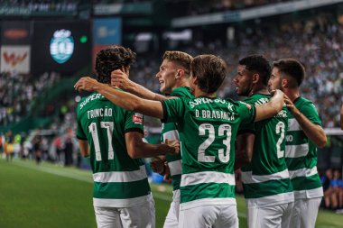 Viktor Gyokeres, Portekiz Liga CP ile Portekiz 'in Lizbon kenti Estadio Jose Alvalade' de FC Vizela arasında oynadığı 23 / 24 'lük maçta attığı ilk golü kutluyor. (Maciej Rogowski)
