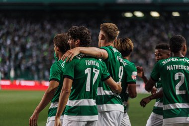 Viktor Gyokeres, Portekiz Liga CP ile Portekiz 'in Lizbon kenti Estadio Jose Alvalade' de FC Vizela arasında oynadığı 23 / 24 'lük maçta attığı ilk golü kutluyor. (Maciej Rogowski)
