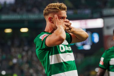 Victor Gyokeres, Portekiz Liga CP ile Portekiz 'in Lizbon kenti Estadio Jose Alvalade' de oynayan FC Vizela arasında oynanan 23 / 24 'lük maçta attığı golü kutluyor. (Maciej Rogowski)