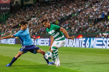Portekiz Ligi sırasında Afonso Moreira ile Estadio Jose Alvalade, Lizbon, Portekiz 'de oynayan Sporting CP ve FC Vizela arasında oynanan 23 / 24 maçında Tomas Silva ile düello yaptı. (Maciej Rogowski)