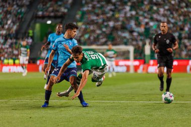 Portekiz Ligi sırasında Afonso Moreira ile Estadio Jose Alvalade, Lizbon, Portekiz 'de oynayan Sporting CP ve FC Vizela arasında oynanan 23 / 24 maçında Tomas Silva ile düello yaptı. (Maciej Rogowski)