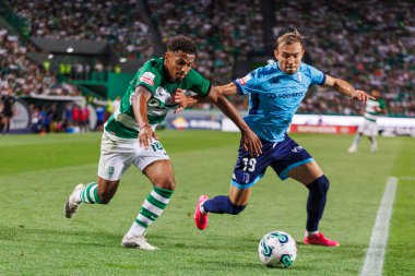 Marcus Edwards, Liga Portugal maçında Orest Lebedenko ile Estadio Jose Alvalade, Lizbon, Portekiz 'de FC Vizela ile 23 / 24 düello yaptı. (Maciej Rogowski)