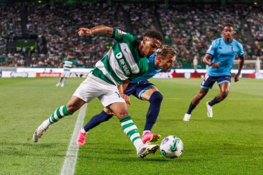 Marcus Edwards, Liga Portugal maçında Orest Lebedenko ile Estadio Jose Alvalade, Lizbon, Portekiz 'de FC Vizela ile 23 / 24 düello yaptı. (Maciej Rogowski)