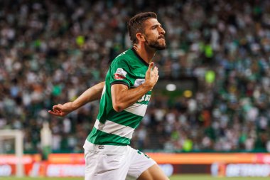 Paulinho, Portekiz 'in Lizbon şehrinde Estadio Jose Alvalade' de oynayan Sporting CP ve FC Vizela arasında oynanan maçta attığı 23 / 24 'lük golü kutluyor. (Maciej Rogowski)