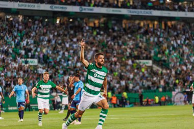 Paulinho, Portekiz 'in Lizbon şehrinde Estadio Jose Alvalade' de oynayan Sporting CP ve FC Vizela arasında oynanan maçta attığı 23 / 24 'lük golü kutluyor. (Maciej Rogowski)