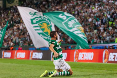 Paulinho, Portekiz 'in Lizbon şehrinde Estadio Jose Alvalade' de oynayan Sporting CP ve FC Vizela arasında oynanan maçta attığı 23 / 24 'lük golü kutluyor. (Maciej Rogowski)