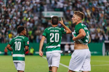 Paulinho, Portekiz 'in Lizbon şehrinde Estadio Jose Alvalade' de oynayan Sporting CP ve FC Vizela arasında oynanan maçta attığı 23 / 24 'lük golü kutluyor. (Maciej Rogowski)