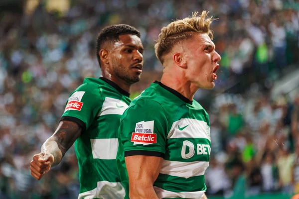 Viktor Gyokeres, Portekiz Liga CP ile Portekiz 'in Lizbon kenti Estadio Jose Alvalade' de oynayan FC Vizela arasında oynanan 23 / 24 'lük maçta attığı golü kutluyor. (Maciej Rogowski)