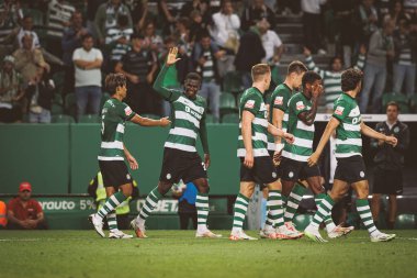 Ousmane Dembele 'nin Liga Portugal maçında attığı 23 / 24' lük golü kutlayan oyuncular, Estadio Jose Alvalade, Lizbon, Portekiz 'de Sporting CP ve Moreirense FC arasında oynadılar. (Maciej Rogowski)
