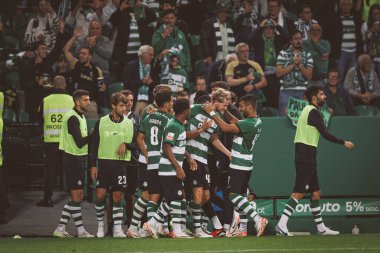 Morten Hjumland, Portekiz 'in Lizbon kenti Estadio Jose Alvalade' de Sporting CP ile Moreirense FC arasında oynanan maçta attığı ilk golü attıktan sonra kutluyor. (Maciej Rogowski)