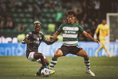 Lawrence Ofori, Hidemasa Morita Liga Portekiz maçında Sporting CP ve Moreirense FC arasında Estadio Jose Alvalade, Lizbon, Portekiz. (Maciej Rogowski)